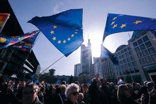trendsbelgique's tweet photo. L'UE rehausse nettement ses prévisions de croissance https://t.co/uatdGFRts1 https://t.co/SEzTAKqLED