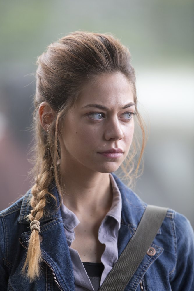 Happy birthday Analeigh Tipton, here in Warm Bodies. 