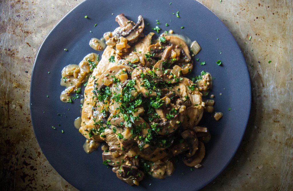 WeighttoGo's tweet photo. Press ❤️ for Chicken in Creamy Mushroom Sauce or 👍 for Red Thai Chicken Curry

Get them for just £1.80 each > https://t.co/ptGFrl88Mx https://t.co/gvlXoLz1IF
