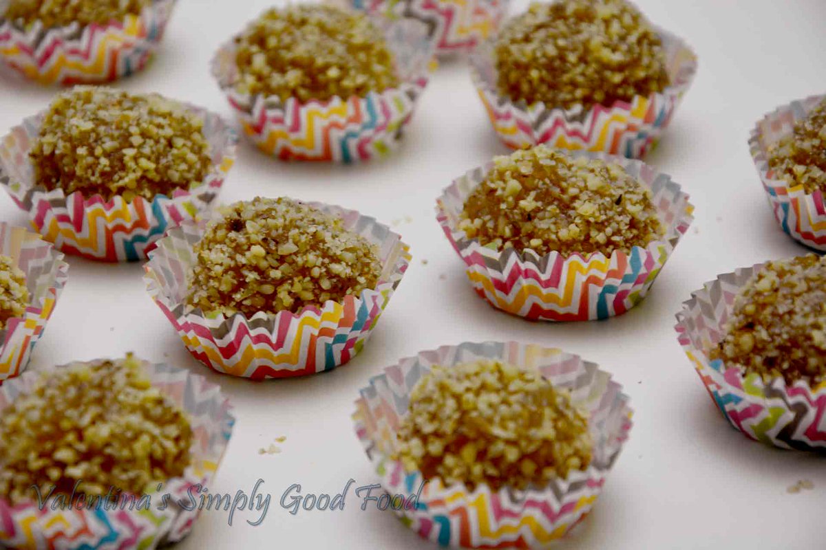 ValentinasFood's tweet photo. 5 Ingredient Apple Balls Recipe 🍎🍎🍎
(Juicy balls with rich taste)
Get the recipe here -> https://t.co/nIDTDPEL5o
Subscribe to Valentina's Simply Good Food -> https://t.co/0rTsSBpMH4
#valentinasfood #apple #5ingredients #recipe https://t.co/KTbUbyAoOa