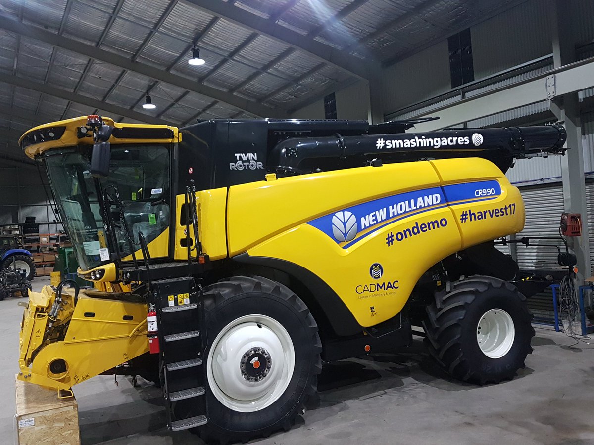 Intersales_cnh's tweet photo. Final Preparations tomorrow and then we're #smashingacres #ondemo for #harvest17 @NewHollandAG @CadmanMachinery https://t.co/aqJfXE8P3x