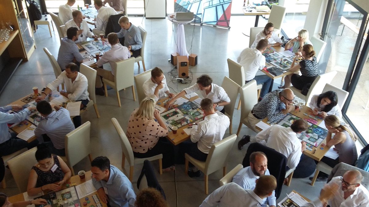HackerlyHhH's tweet photo. Turning a competitive game into a collaborative effort at CushWake CEE Leadership conference #collaborationovercompetition #leadership #fun https://t.co/VfEJJOLgc2