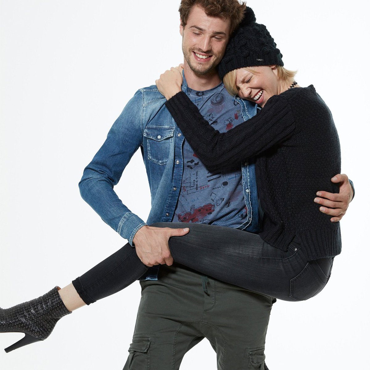 FiftyFour_54's tweet photo. Talk about you with your body, your gesture, your eyes, and never let the passion run away. #fiftyfourjeans #fw1718 #newcollection #love https://t.co/cw1bwASa2w
