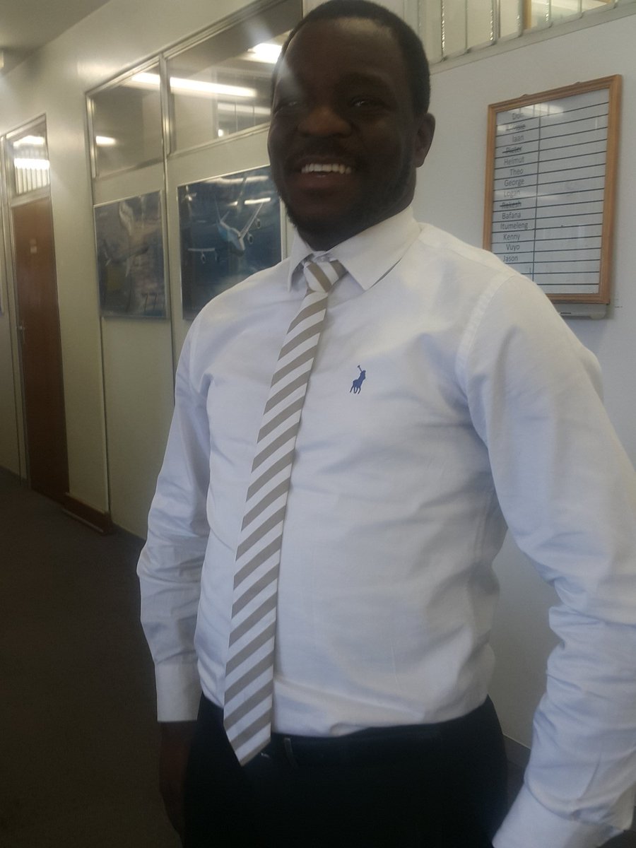 it_is_keni's tweet photo. Tie Thursday things https://t.co/2Wh920gLlV