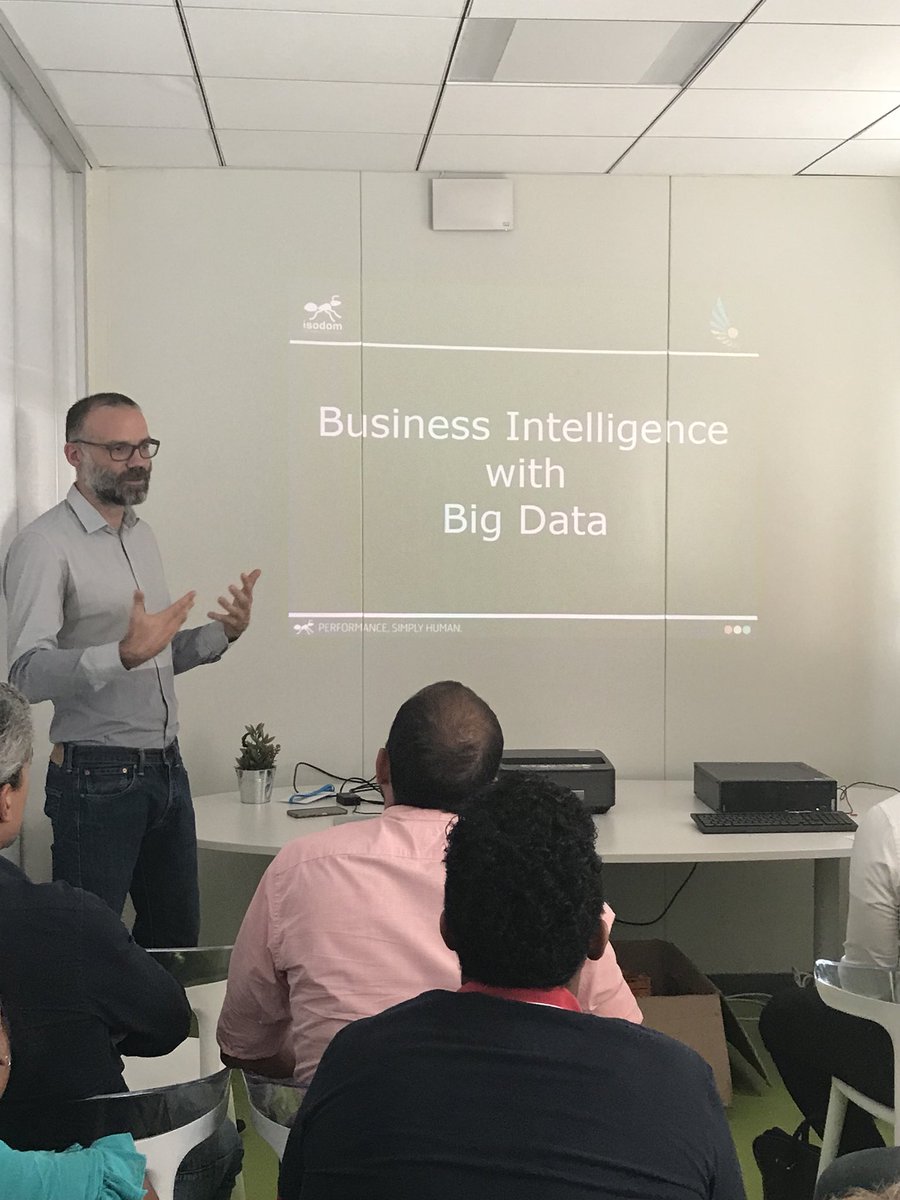 yberezaie's tweet photo. On fait le plein sur le thème #BigData Vs #BusinessIntelligence avec Yannick Jardinier aux manettes @isodom #runintech17 #BI #disruption @RUNINTECH @VillagebycaReu #tech https://t.co/0Dy2Yr4YNA