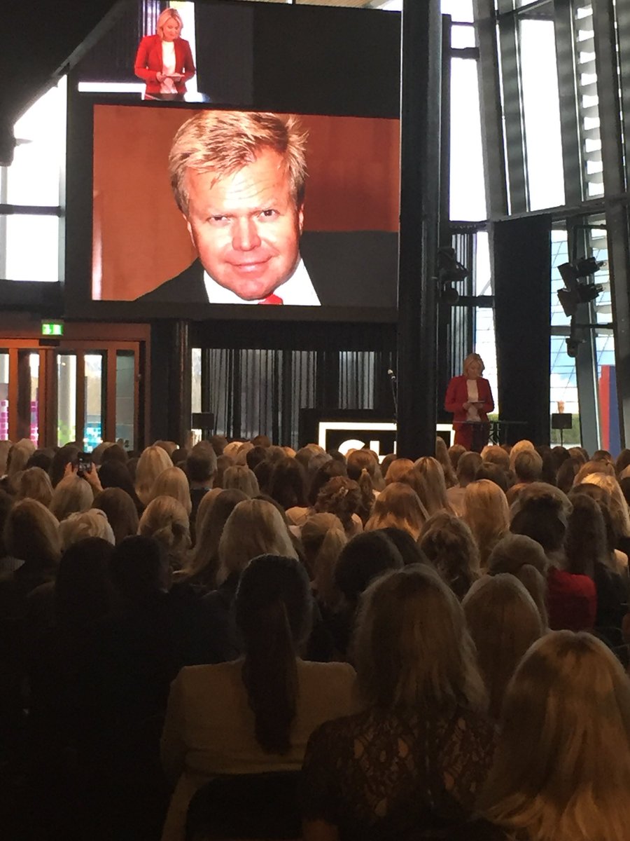 KrisSkaug's tweet photo. Som forventet får «denne mannen» sine fortjente kommentarer av «alle» på @SheConferenceNo #ledelse #sheconference #shefuture https://t.co/kYIodyyRU9