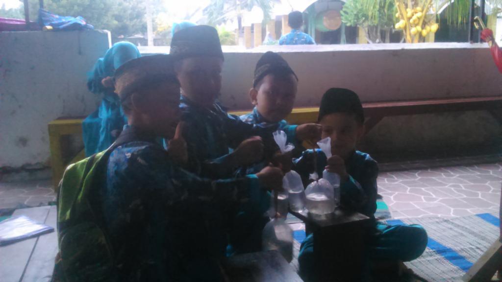 Ulfatun84536481's tweet photo. Semoga kau menjadi anak yg sholeh 😁 dan selalu berbakti . jangan lupakan bu ulfah ya nak 😍
#1Bulan https://t.co/Ibw7fCAEVK