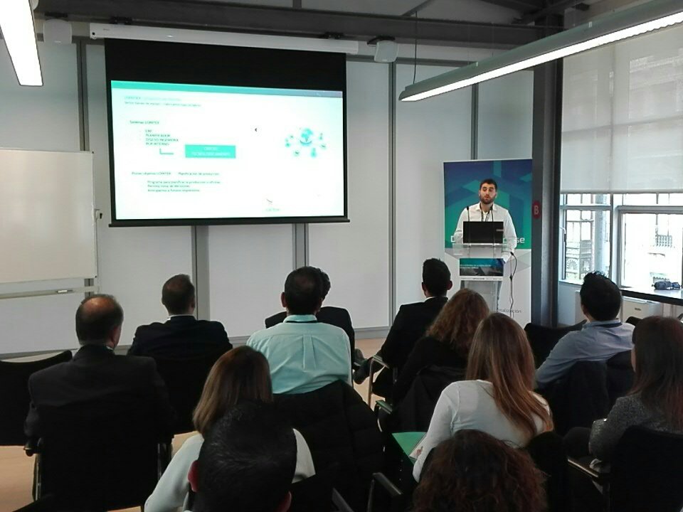 metalindustri's tweet photo. Iñigo Zárate, director IT de @Lointeksl cuenta un caso real de aplicación de la digitalización industrial en una planta. https://t.co/rDas8KrseJ