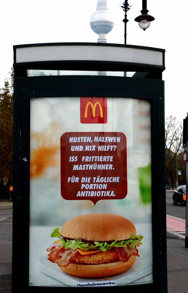 Dies Irae Mcdonalds Macht Werbung Fur Arzneimittel In Berlin Mal In Der Apotheke Fragen Ob Die Auch Chicken Burger Im Angebot Haben Antibiotika Fuerallediewasmerken Adbusting Mcdonald Adbusters Streetart T Co