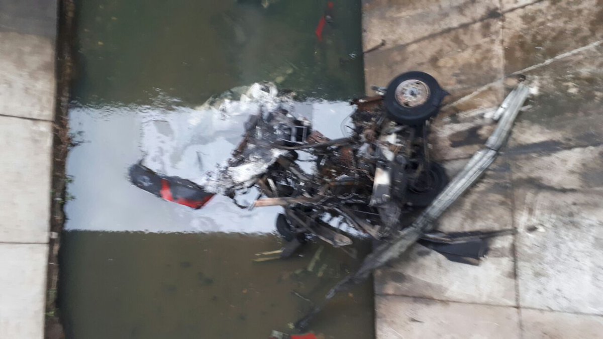 traficocpanama's tweet photo. La Vía Centenario fue reabierta, tras varias horas de trabajo de remoción de articulado accidentado a eso de las 3:00 a.m. 
@TraficoCPanama https://t.co/Q4KBAdRflC