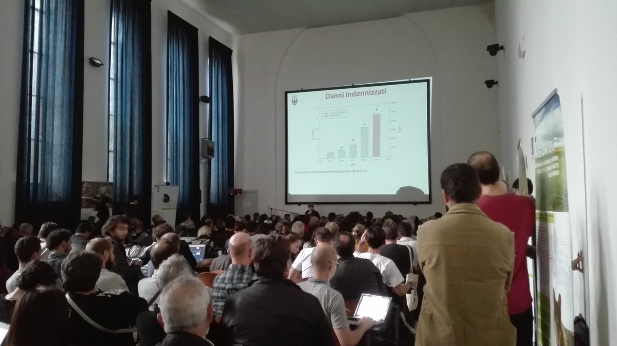 lifemedwolf's tweet photo. "Nella @ProvinciaTrento i danni alla #zootecnia del lupo hanno superato quelli dell'orso". Luca Pedrotti #medwolf #9Novembre https://t.co/5aVestNEwF