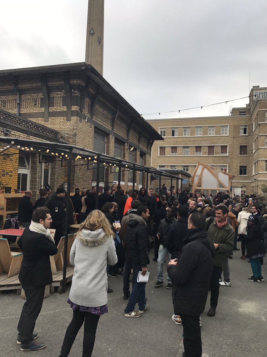 AssoAurore's tweet photo. Une visite ministérielle aux #GrandsVoisins d'@AssoAurore qui s'achève en terrasse ac le buffet préparé par les jeunes du Plateau Technique https://t.co/pqHZG4DhXJ