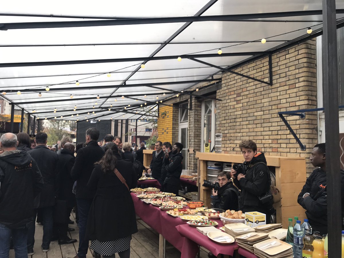 AssoAurore's tweet photo. Une visite ministérielle aux #GrandsVoisins d'@AssoAurore qui s'achève en terrasse ac le buffet préparé par les jeunes du Plateau Technique https://t.co/pqHZG4DhXJ