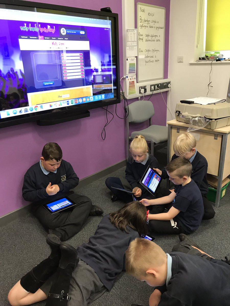 MelinGruffydd's tweet photo. #Bl4A / #Yr4A - Cyflwyno TT Rockstars - plant yn gyffrous iawn! Introducing TT Rockstars to the children - they are extremely excited! #MathemategMG #Tablau #TTRockstars https://t.co/HX2a5UqyQt