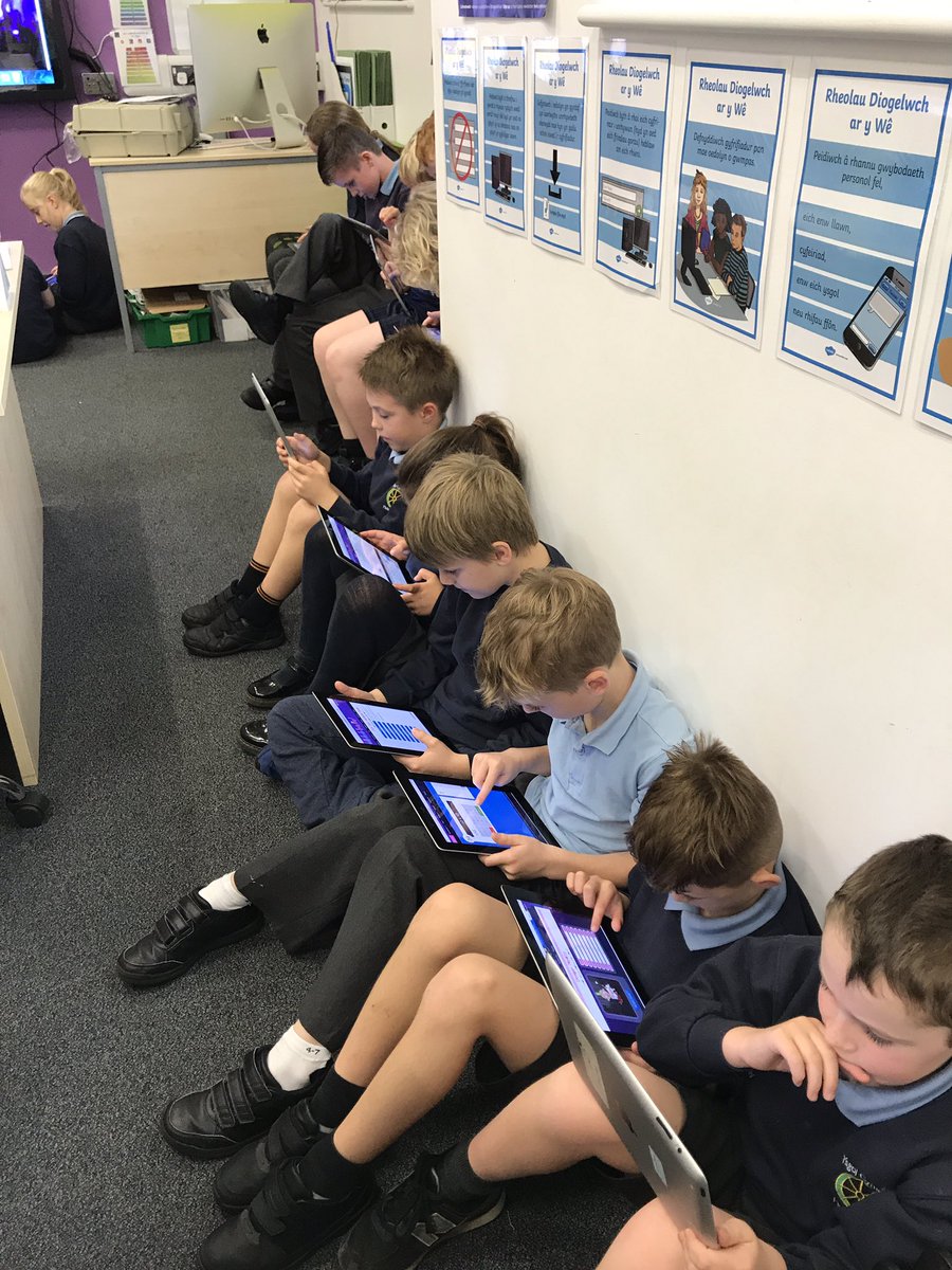 MelinGruffydd's tweet photo. #Bl4A / #Yr4A - Cyflwyno TT Rockstars - plant yn gyffrous iawn! Introducing TT Rockstars to the children - they are extremely excited! #MathemategMG #Tablau #TTRockstars https://t.co/HX2a5UqyQt