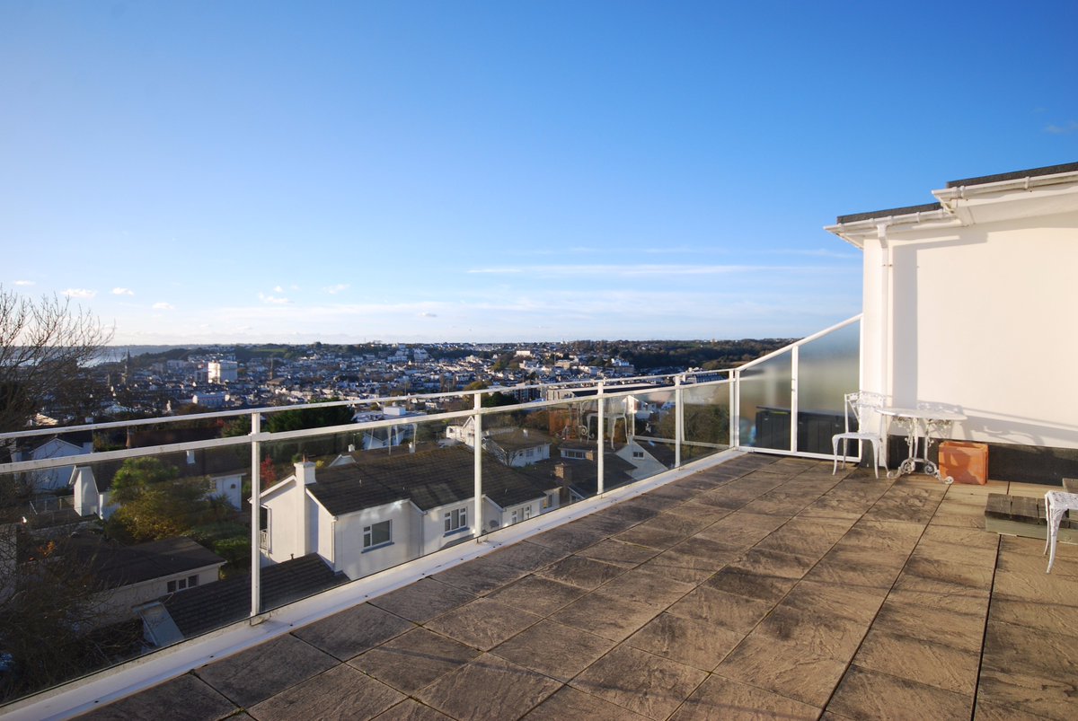 Le_Gallais's tweet photo. TO LET: Penthouse Apartment, 2 bed, 2 bathrooms, Spacious Balconies. Rent £1,750.00pcm. Call: 766689 or for more info: https://t.co/ZrzHikMmlf https://t.co/T9mx0Ws6NS