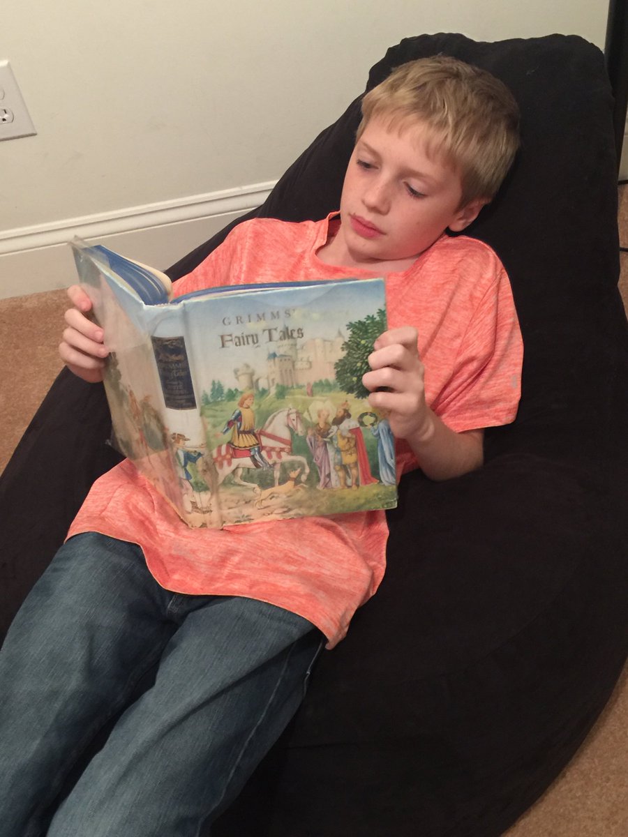 flyingtigerfan's tweet photo. Reading a fairytale! #metz100waystoread #lex1literacy #midwaymustangs https://t.co/pzTV9C5R51