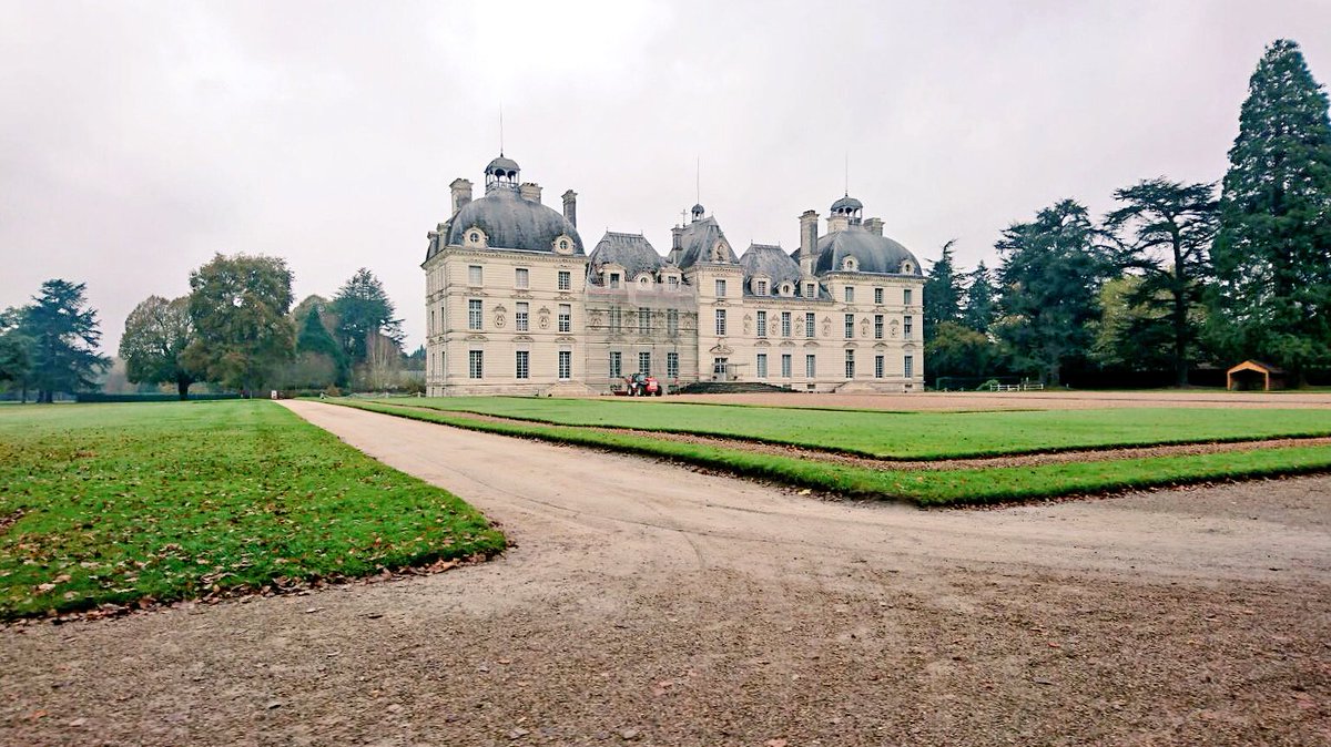 usofparis's tweet photo. Saviez-vous ?
Depuis plus de 6 siècles, le Château de Cheverny est habité par la même famille qui fait perdurer son identité singulière
#impressionnnant https://t.co/ZQFzNht06z