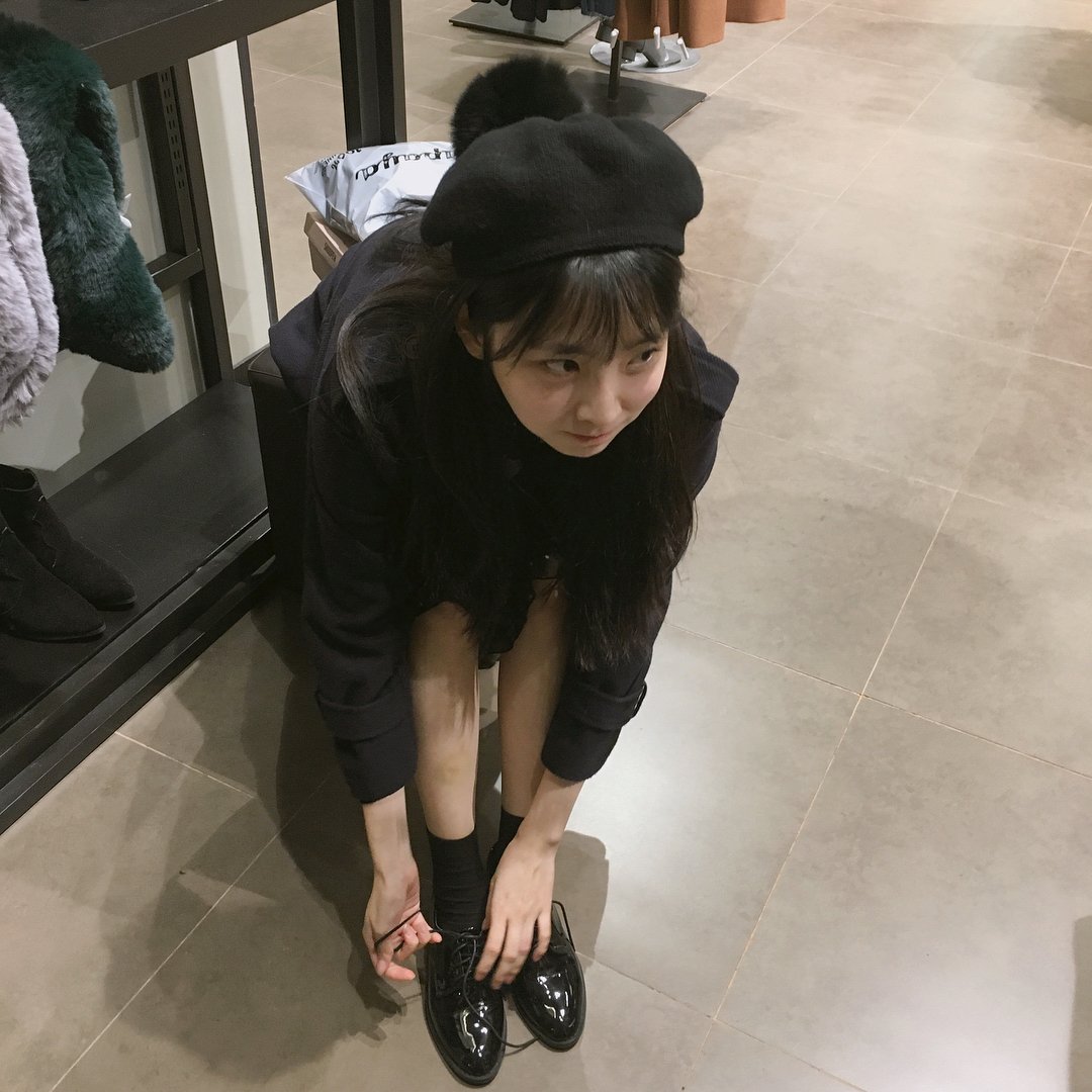 SuhyunDaily's tweet photo. [SNS/TRANS] 171109 IG Update

How does a cup of tea before bed sound~~?🍵
#MakeSureTo #BeCarefulOfCold 💙 https://t.co/xcIolgWcQ1