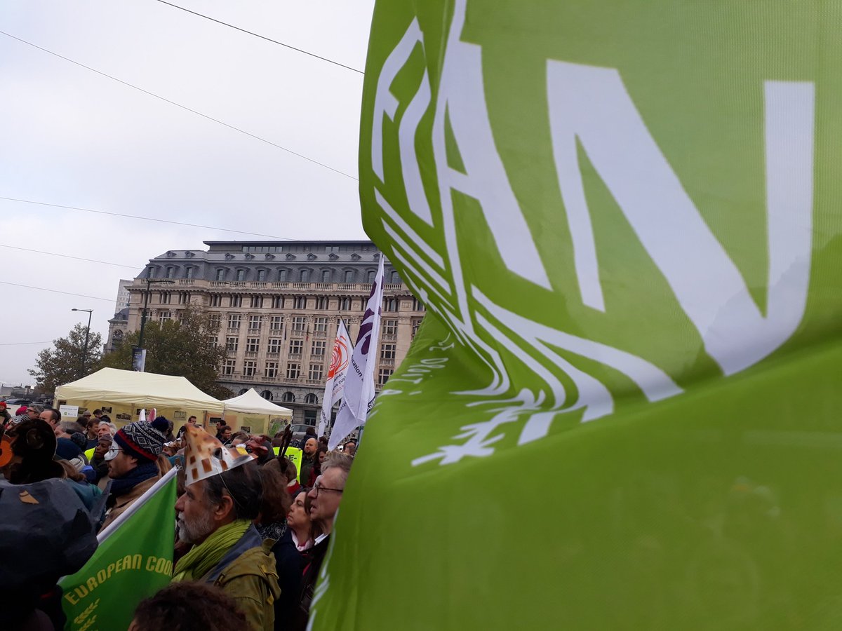 FIAN Belgium supports activists charged to court for their peaceful action against #glyphosate #WhoAreTheCriminals #StopCriminalization