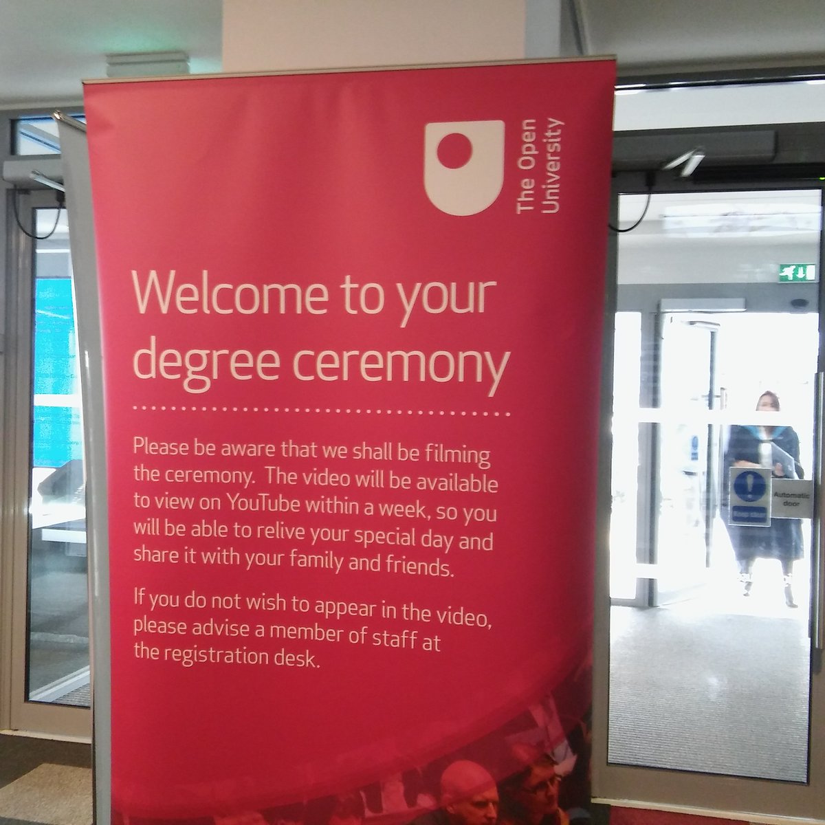 SharonaSampson's tweet photo. Woop. #ou_ceremonies #Poole #Graduation17 https://t.co/M7F7imAmru