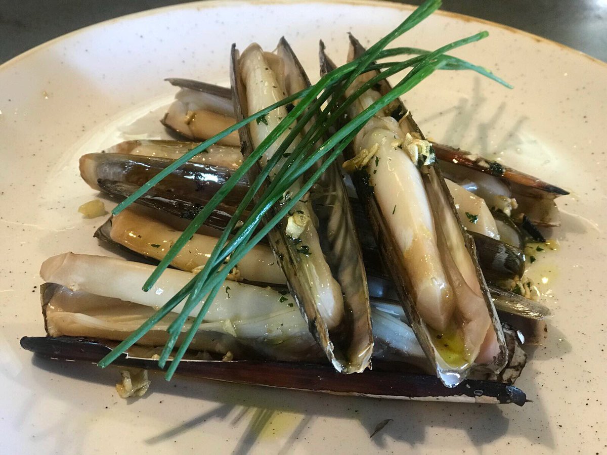Navajas con aceite de ajo y perejil 🍴⚓️ #mirandoalmar #restaurant #maremagnum #centrocomercial #barcelona #catalunya #food #mediterraneanfood