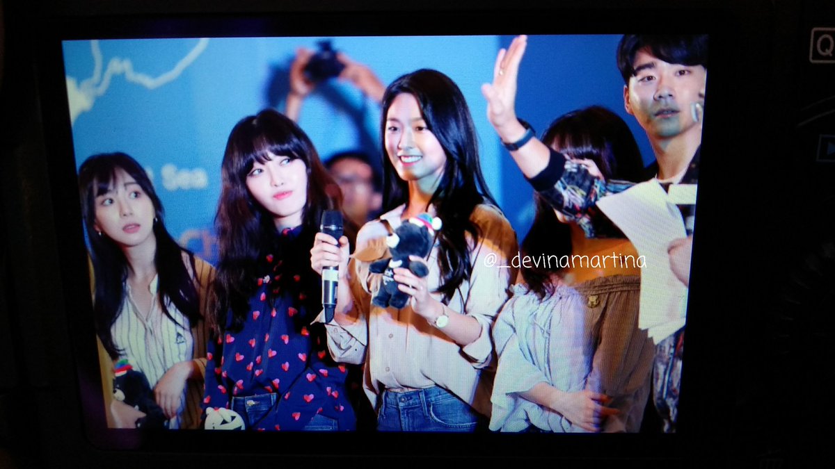 _devinamartina's tweet photo. [Preview] 171109 SEOLHYUN #AOA fansign event @ Lotte Shopping Avenue Jakarta #에이오에이 #김설현 https://t.co/vLkjqT5dod