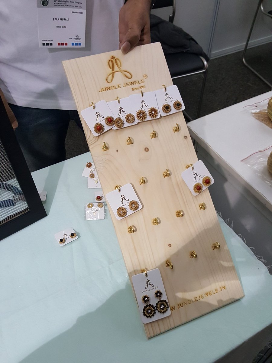 KarolinaTrainer's tweet photo. Organic earrings made out of rise! The inventions of these small farmers are out of this world! #IFOAM #ShefGLOSS @GLOSSshef #organicfarming https://t.co/7E2thCGkaM