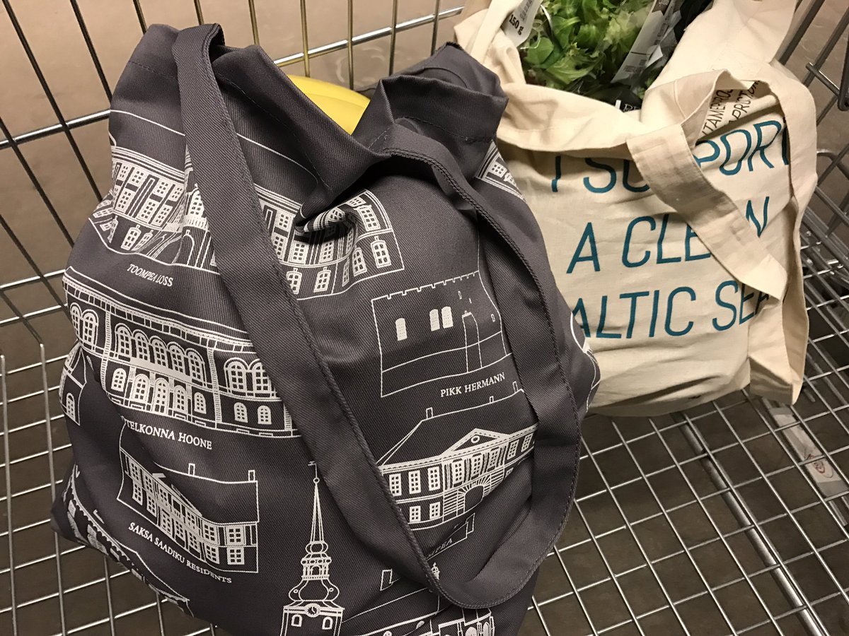 JenniTapio's tweet photo. Space week goodies in action, thanks @Riigikogu for making a sustainable choice 👏#eisc2017 #EUSW2017 @EUSW2017 https://t.co/VUma4thzXi