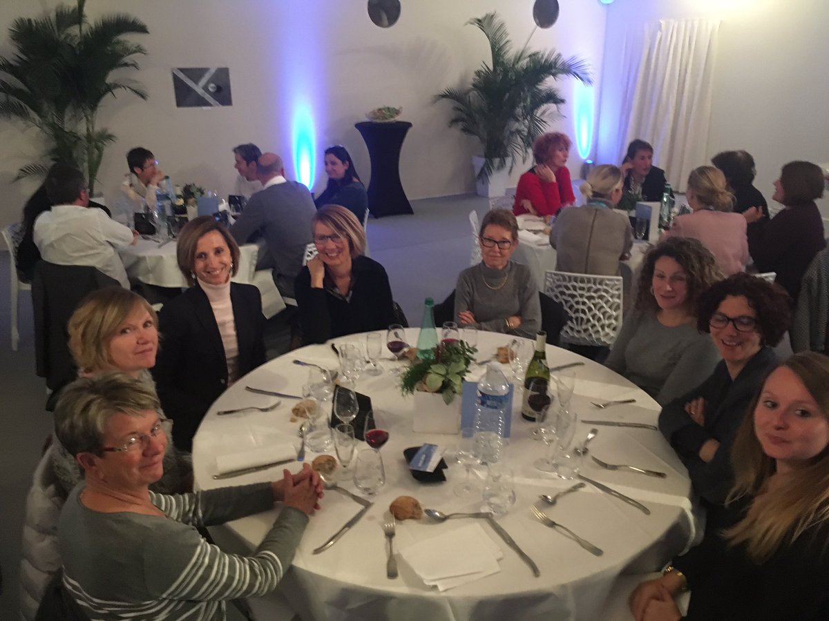 ClementThiam's tweet photo. Les femmes sont à l'honneur chez #Bnpparibas à l'occasion de #EngieOpenLimoges, réunies pour profiter des 8eme de finales et partager nos expériences (clientes, partenaires et collaboratrices). Un moment d'échange convivial ! https://t.co/vHdWIMgT8i