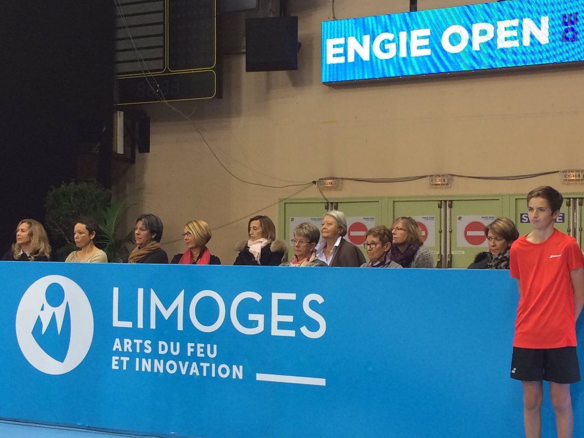 ClementThiam's tweet photo. Les femmes sont à l'honneur chez #Bnpparibas à l'occasion de #EngieOpenLimoges, réunies pour profiter des 8eme de finales et partager nos expériences (clientes, partenaires et collaboratrices). Un moment d'échange convivial ! https://t.co/vHdWIMgT8i