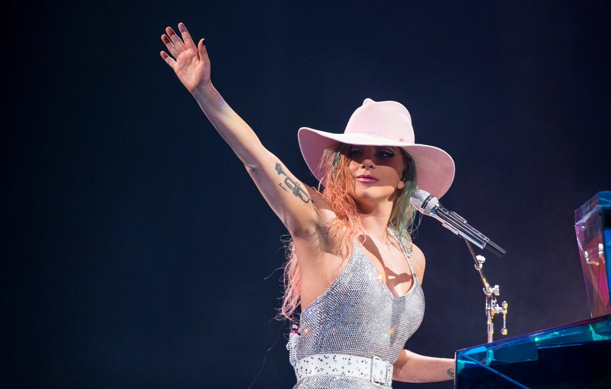 acessoladygaga's tweet photo. Faltam só mais 4 dias para encerrar a votação!

RT = VOTO

@ladygaga Favorite Female Artist Pop/Rock #AMAs https://t.co/tyFJLq9MnT