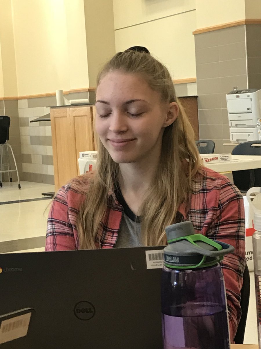 SHlNEhes's tweet photo. Live from school with @zerriefart https://t.co/wy571I7qjH