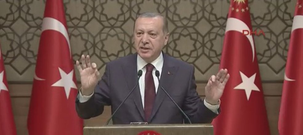 cumhuriyetgzt1's tweet photo. Erdoğan muhtarlara seslendi: Hırsız içeriden olunca kapı kilit tutmaz
https://t.co/swXZMSkC48 https://t.co/c29oU9qrsL