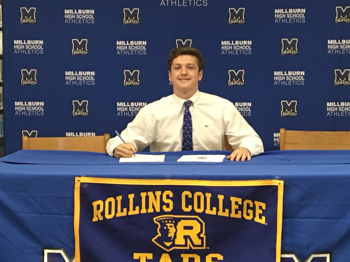 MHSmillers's tweet photo. Cograts to the following millers on signing their NLI yesterday:
Peter Serruto-Helen Casey-Anna Brylin-Davis Moshier!! https://t.co/R5pV6x9wiw