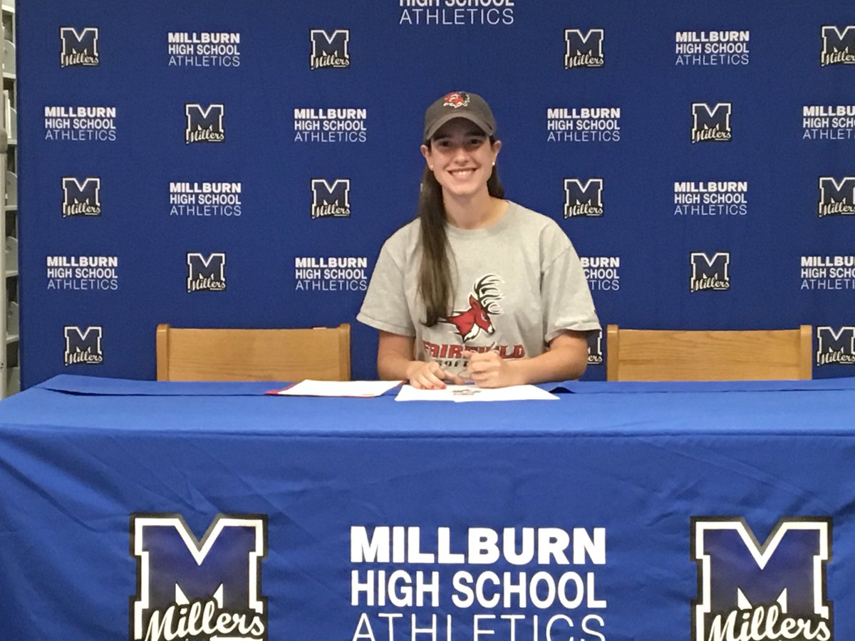 MHSmillers's tweet photo. Cograts to the following millers on signing their NLI yesterday:
Peter Serruto-Helen Casey-Anna Brylin-Davis Moshier!! https://t.co/R5pV6x9wiw