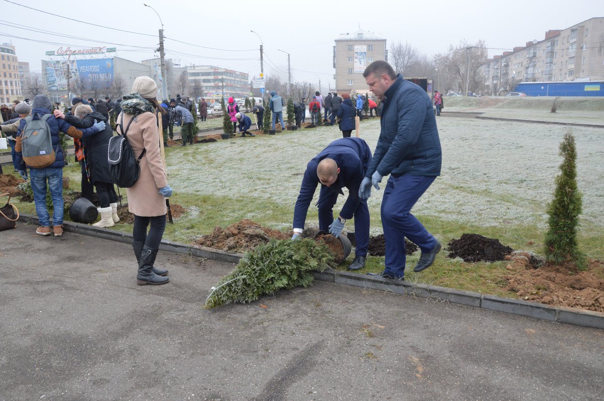 "Ивгорэлектросеть" приняла участие в последнем в этом году экологическом "субботнике" ivges.ru/doc.jsp?id=105… pic.x.com/SuTJUo6XB9