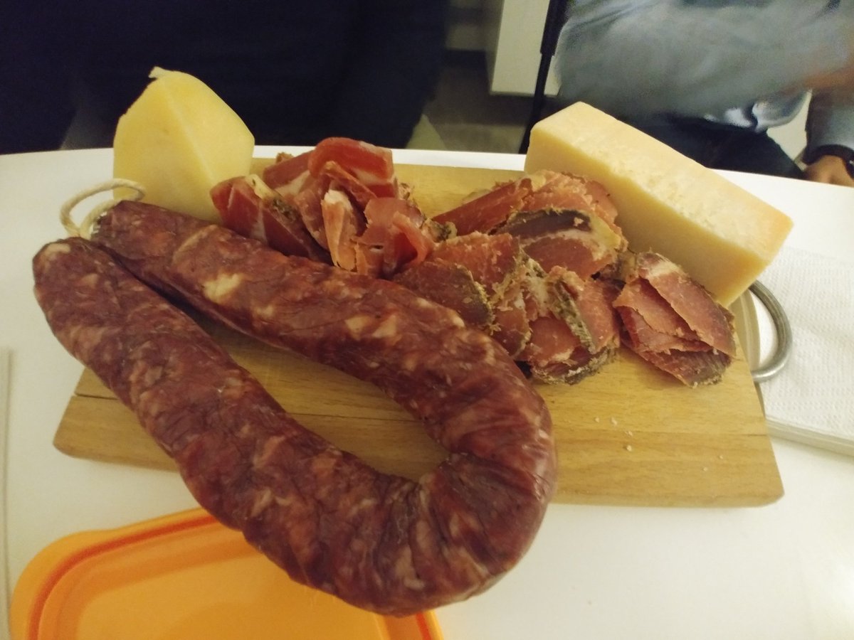 michelmurabito's tweet photo. From great Team comes great responsibility!
Today we sharing the lunch!
#lifeAtSpindox #beSpindox #food @Spindox_It https://t.co/RKE4PGFR4j