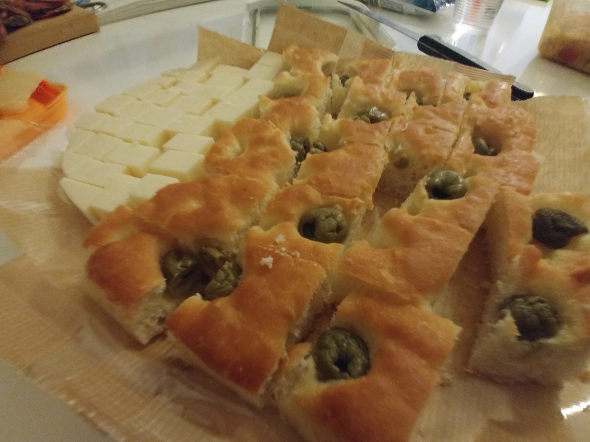 michelmurabito's tweet photo. From great Team comes great responsibility!
Today we sharing the lunch!
#lifeAtSpindox #beSpindox #food @Spindox_It https://t.co/RKE4PGFR4j