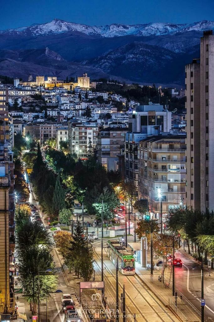 El_Bolardo's tweet photo. La imagen de la semana: la belleza del otoño en Granada https://t.co/puDHdqFUfC https://t.co/AjjbRoxSmA