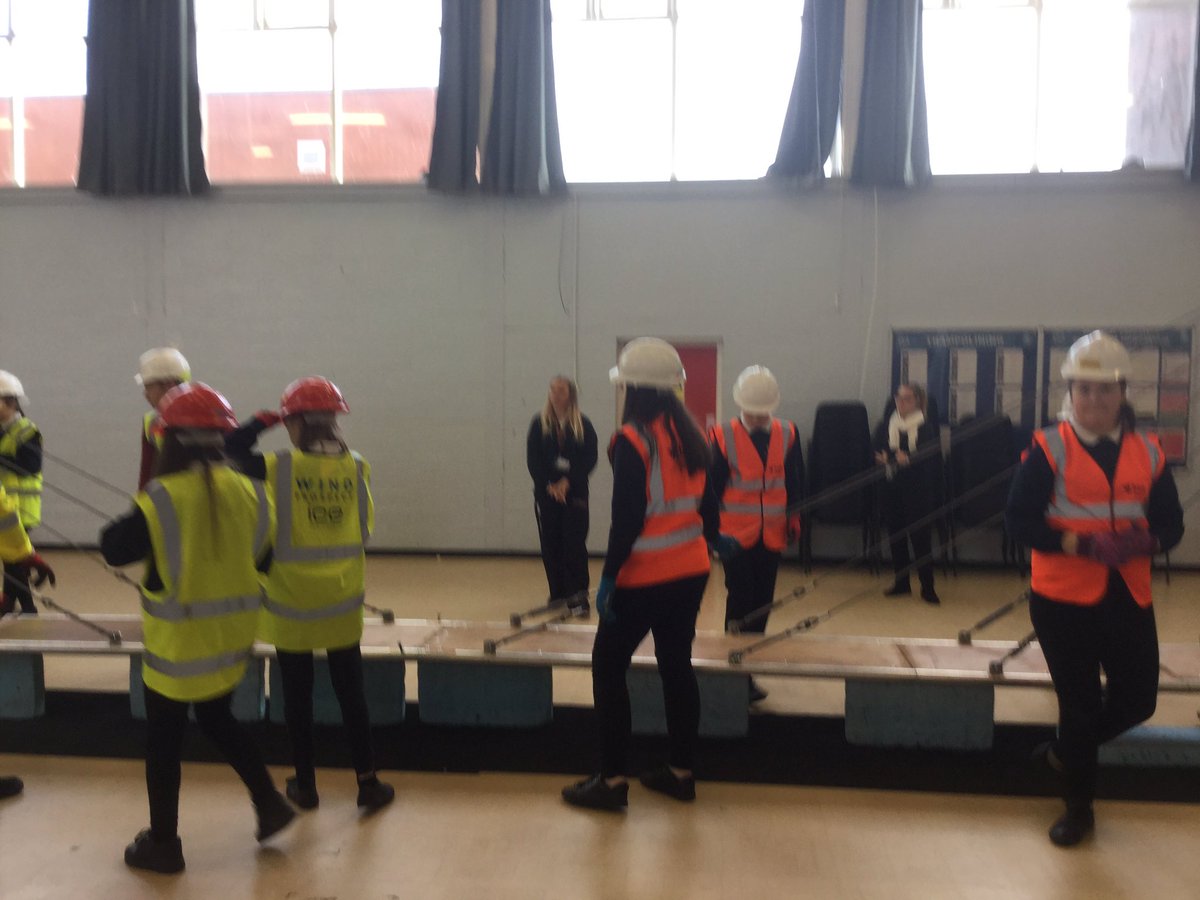 EducatingCCC's tweet image. Year 8 students Bridge Building with @LaganGroup @ICE_engineers