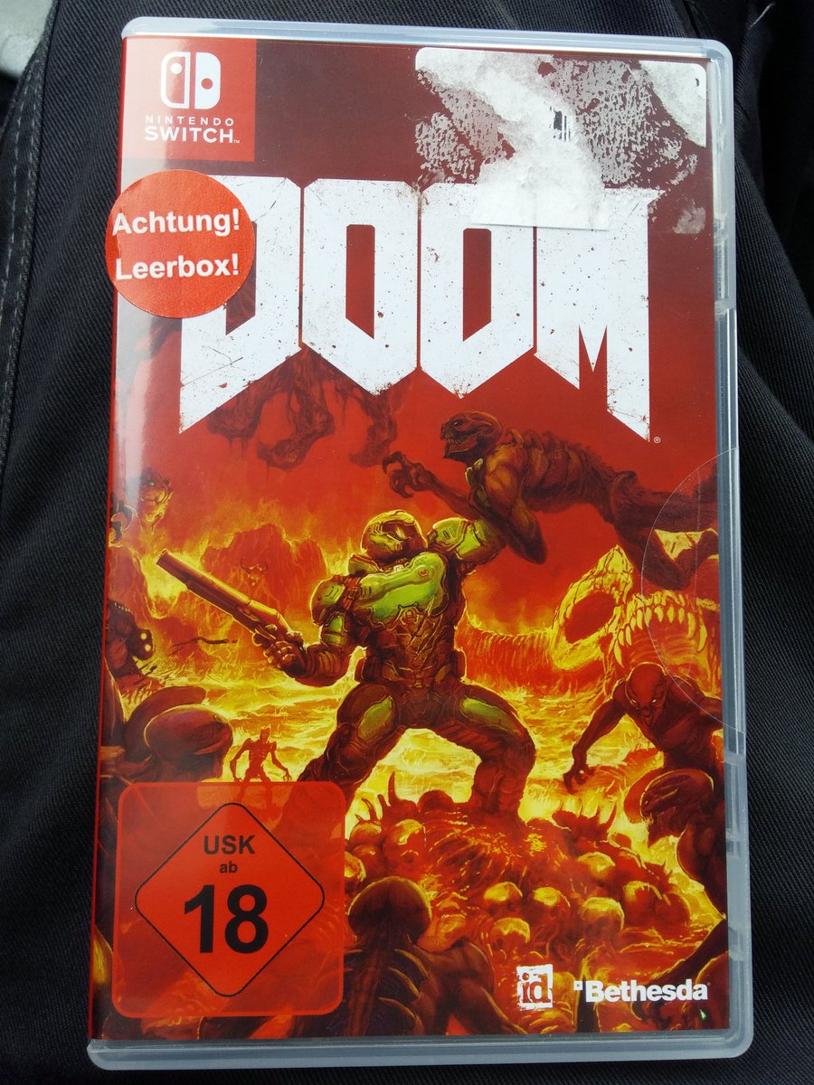 Big_Al_87's tweet photo. Schön, dass es bei @realMarkt keine Sau interessiert wann die Veröffentlichungstermine sind.
Scheiße, dass sie mehr Aufkleber auf die Hülle packen als eine hippe 45 jährige Mutter auf ihr Auto.
#Doom #Switch #Klebereste https://t.co/g38wgHE39Q
