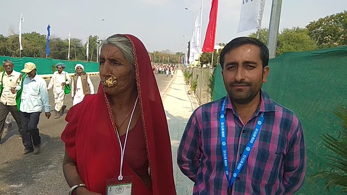 DIPRRajasthan's tweet photo. #GRAMUdaipur बंजर भूमि पर सोलर योजना से उपजा सोना, #GRAM में मिला सम्मान
#GRAM2017 #GRAMRajasthan #FarmerFirst
@GramRajasthan
https://t.co/4MN0YoJ2RL https://t.co/OZ5P7NNvY2