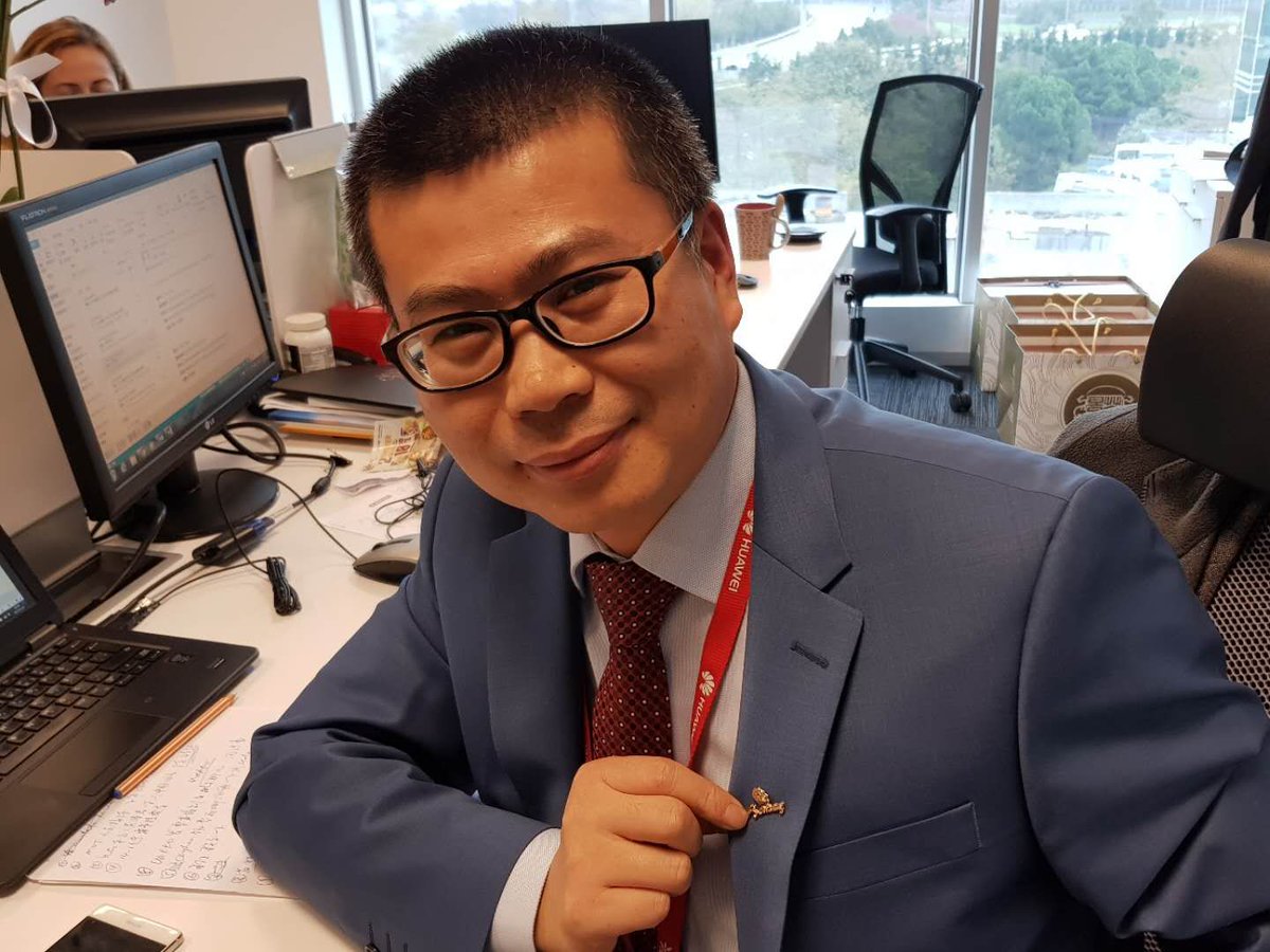 yilei_chen's tweet photo. Huawei'da aldığım en anlamlı hediyem,yarın rozetlerimizle meydanda seni anacağız.#Huawei Turkiye https://t.co/0XokSwA7M5