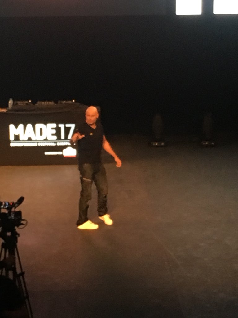 suzimac1's tweet photo. Great advice from @BradBurton be yourself and don’t tone it down 🙌🏼🙋 #MADE17 #beyou #made2017 https://t.co/7t5vXpzhde
