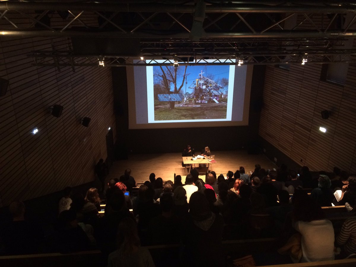 salut_internet's tweet photo. Conférence passionnante à la @LaPanace " label indépendant une utopie ? " en présence de Jaqueline Caux merci @DernierCri_Fest https://t.co/HJnhSEGVTP