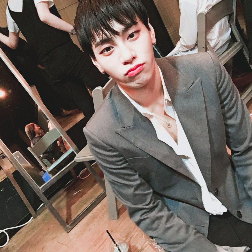 JBJtwt787's tweet photo. [#김상균😲] 오늘 팬 여러분께 여러모로 감사하다는 말씀전하고싶어요 더 열심히 달려가는 JBJ되겠습니다! https://t.co/ggyLFzdazp
