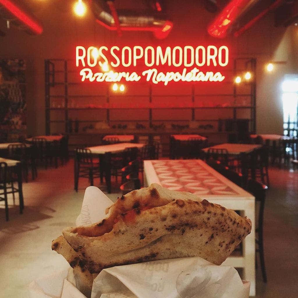 igersBologna's tweet photo. Cosa vuoi fare a @eatalyworld se non mangiare? 😛 (Dopo aver osservato e imparato cose, ovviamente)
•
#rossopomodoro #ficoeatalyworld #eatal… https://t.co/GGQlA0Xltt