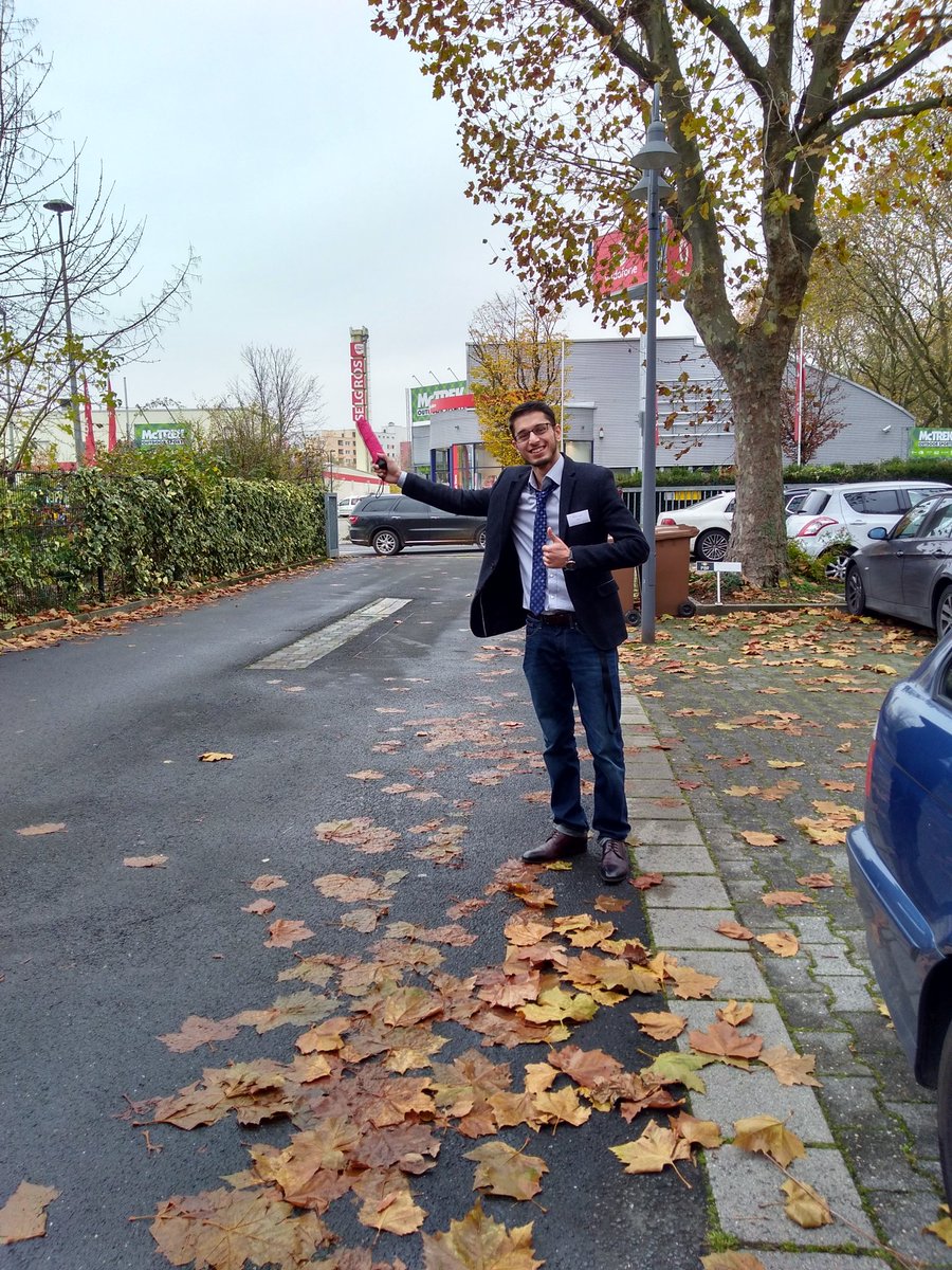 OMSAG's tweet photo. Unsere Azubis zeigen vollen Einsatz bei der Ankunft unserer Gäste! #mybo2017 #omsag https://t.co/GWrMY7Kh8G