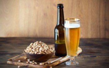 rocky_peanut's tweet photo. Nuts, beer...what is not to love?#RockysOriginalPeanut #Detroit https://t.co/sNl1f4Wlm0 https://t.co/mTTpBtUi9E